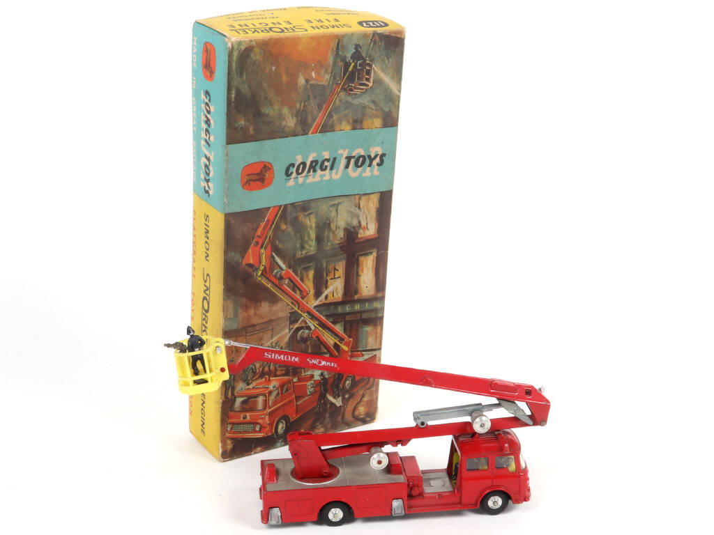 Lot 221 - CORGI TOYS (GB) (1)