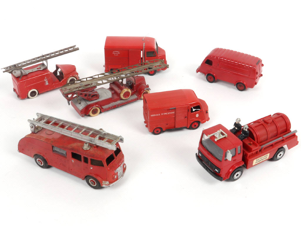 Lot 53 - DIVERS (7)