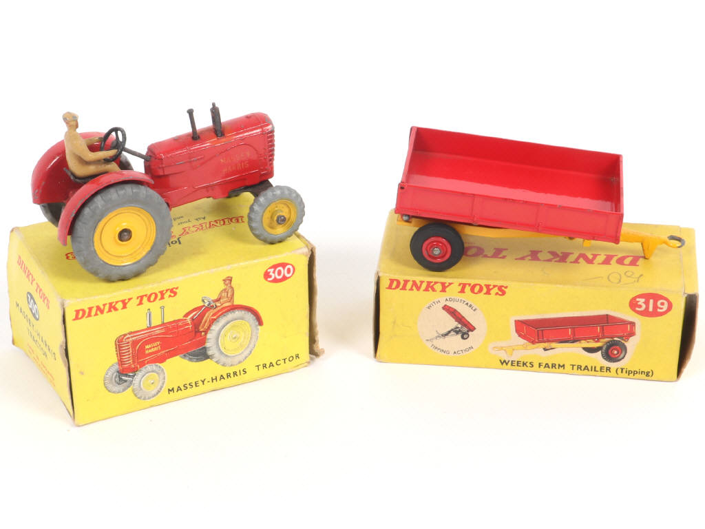 Lot 381 - DINKY TOYS (GB) (2)