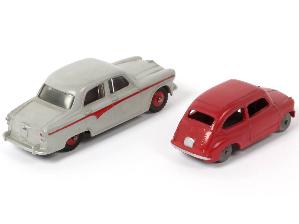 Lot 354 - DINKY TOYS (GB) (2)