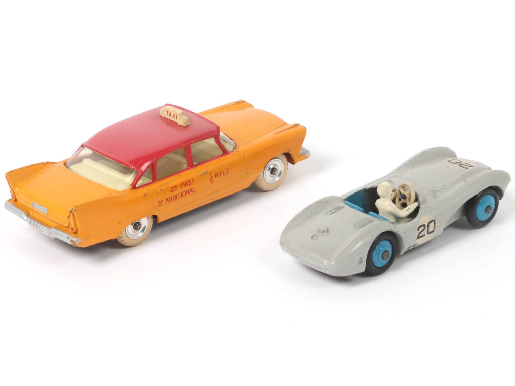 Lot 358 - DINKY TOYS (GB) (2)