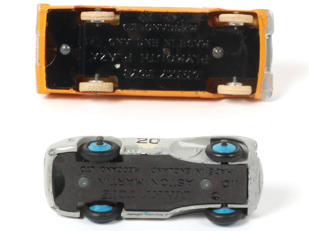 Lot 358 - DINKY TOYS (GB) (2)