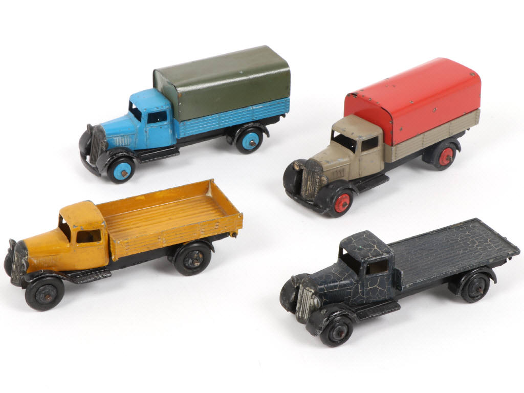 Lot 401 - DINKY TOYS (GB) (4)
