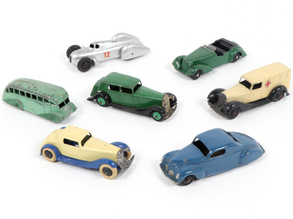 Lot 409 - DINKY TOYS (GB) (7)