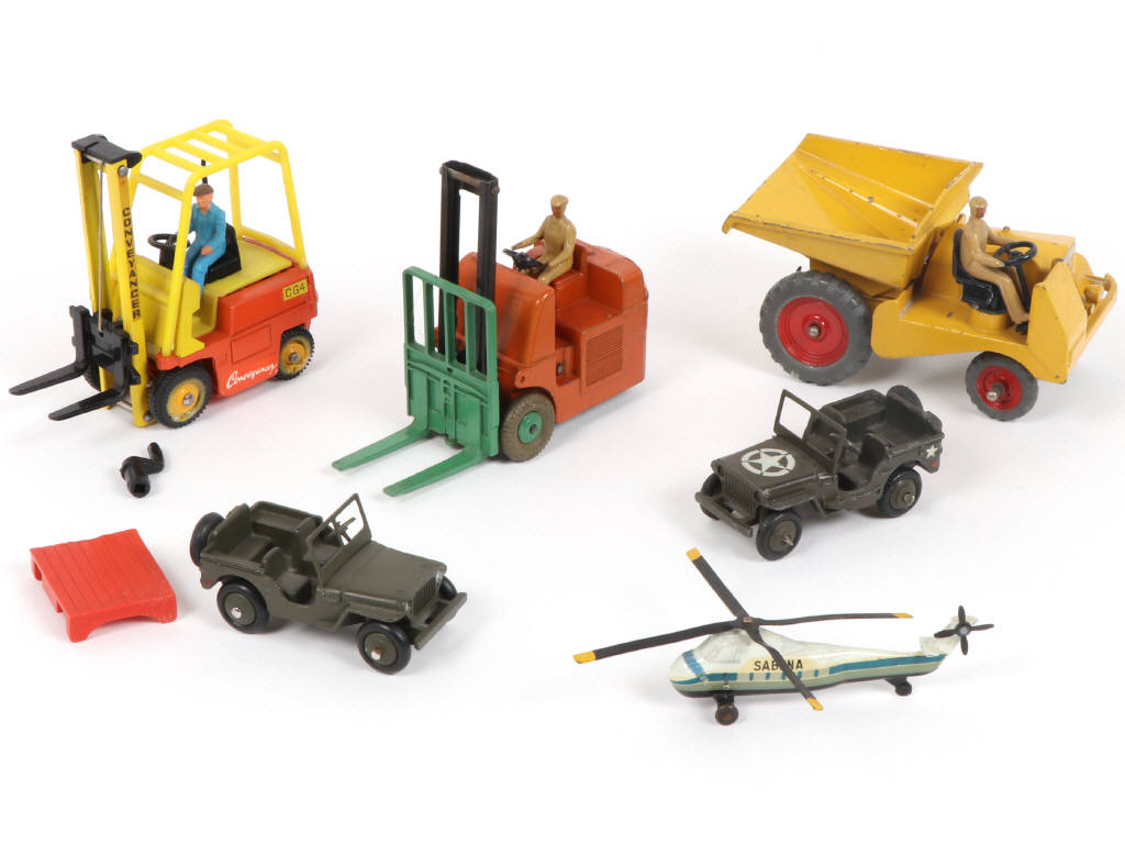 Lot 410 - DINKY TOYS (6)