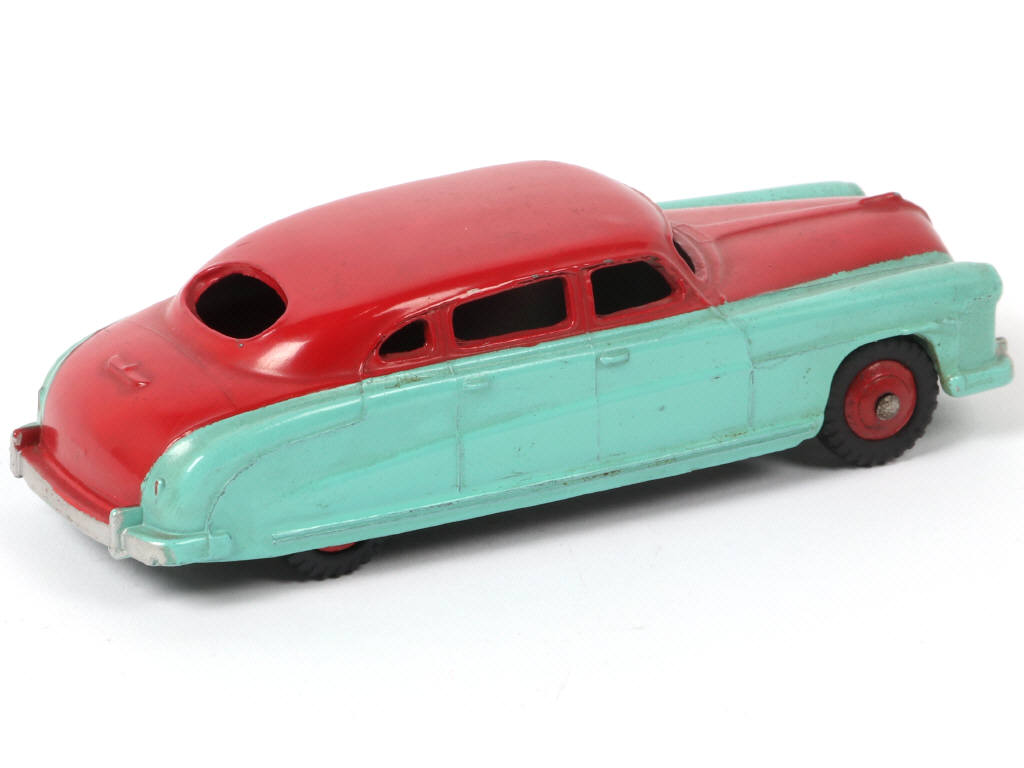 Lot 305 - DINKY TOYS (GB) (1)