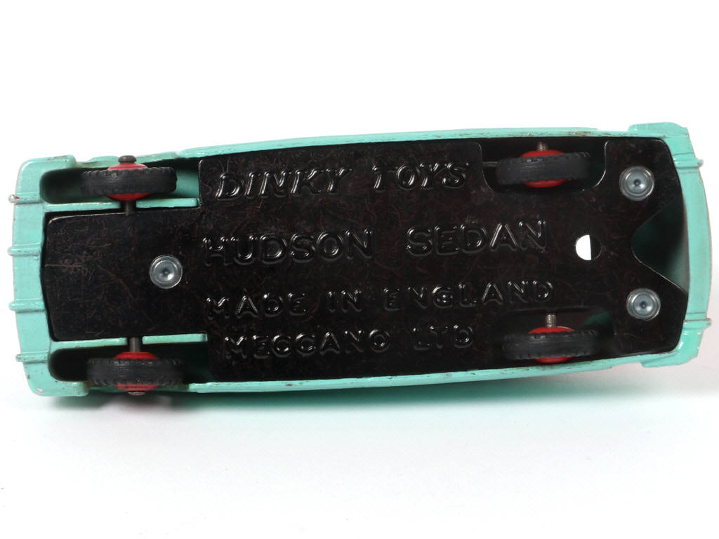 Lot 305 - DINKY TOYS (GB) (1)