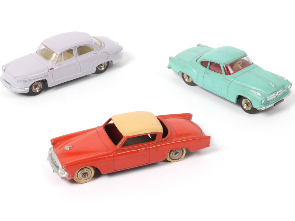 Lot 454 - DINKY TOYS (FRANCE) (3)