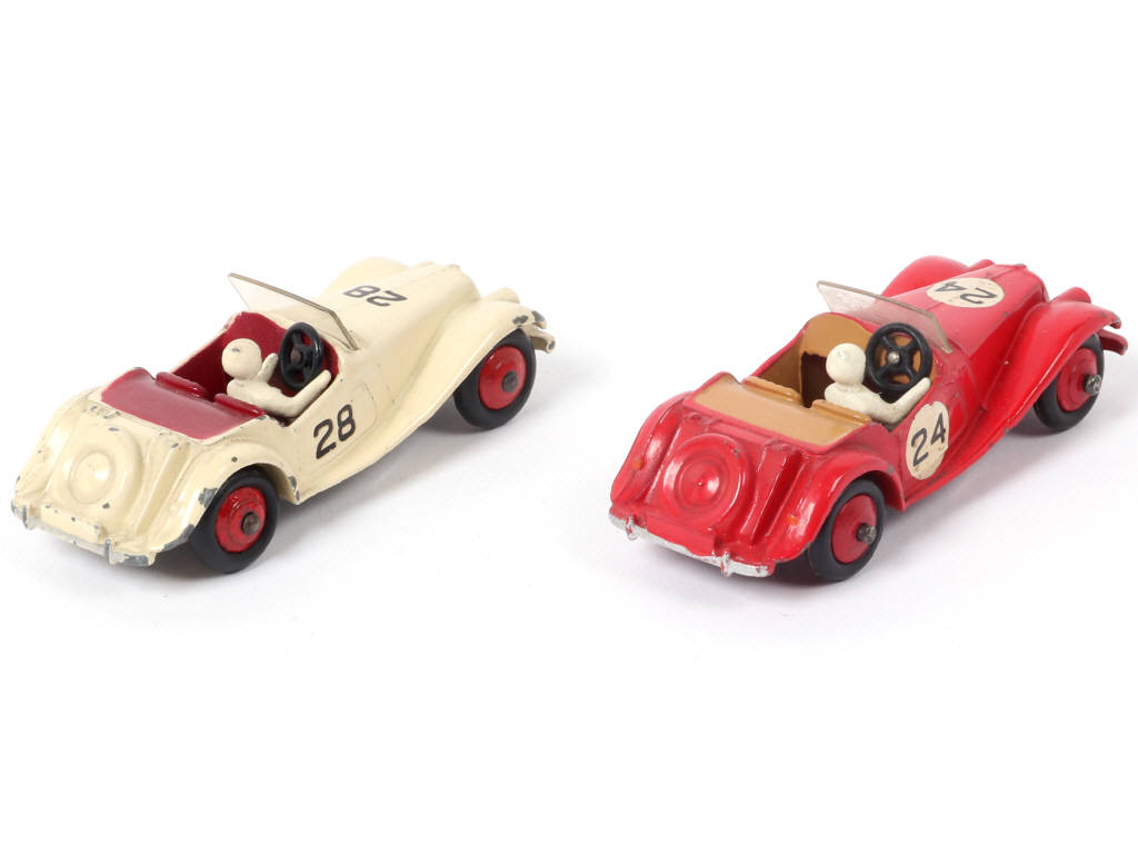 Lot 351 - DINKY TOYS (GB) (2)