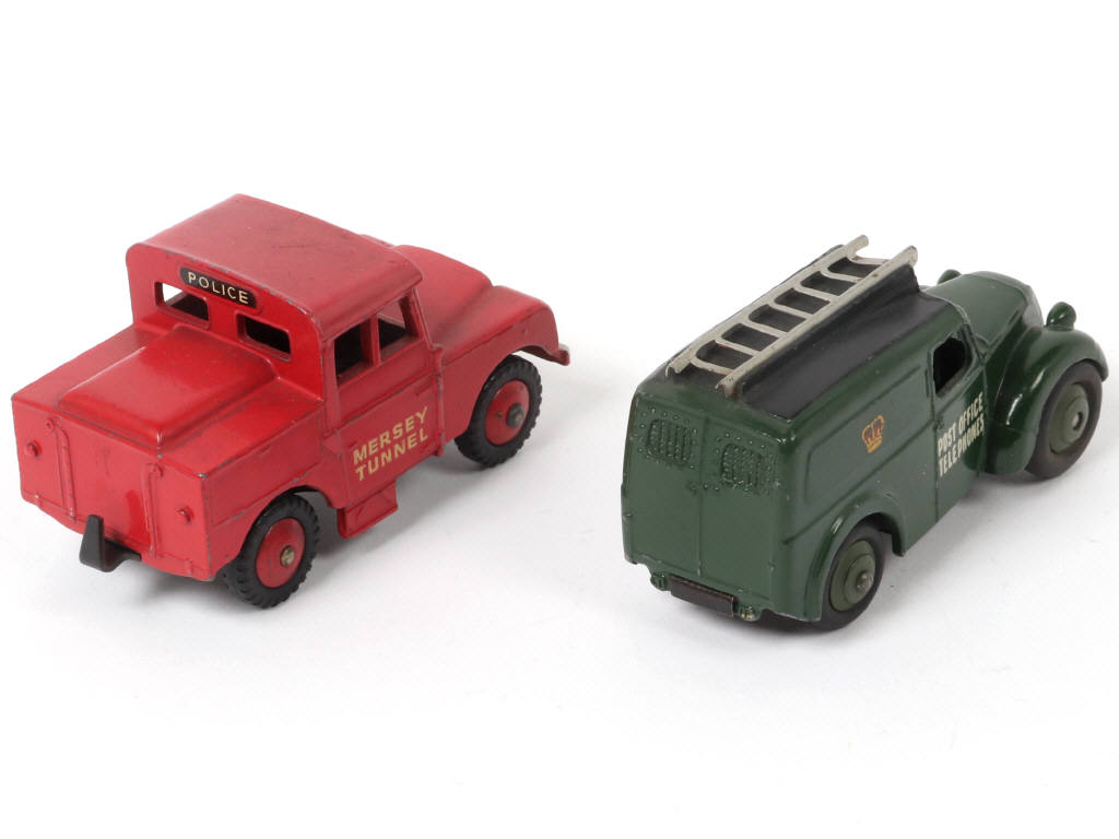 Lot 359 - DINKY TOYS (GB) (2)