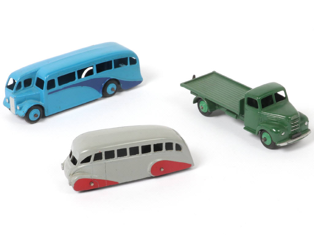 Lot 388 - DINKY TOYS (GB) (3)