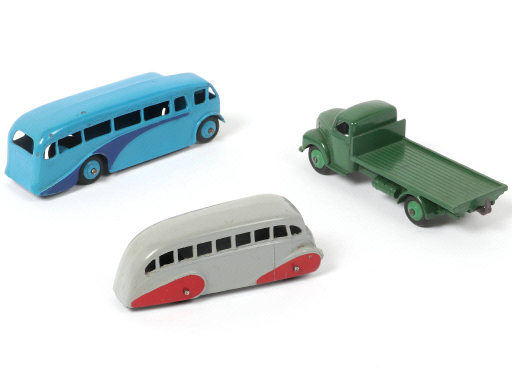 Lot 388 - DINKY TOYS (GB) (3)