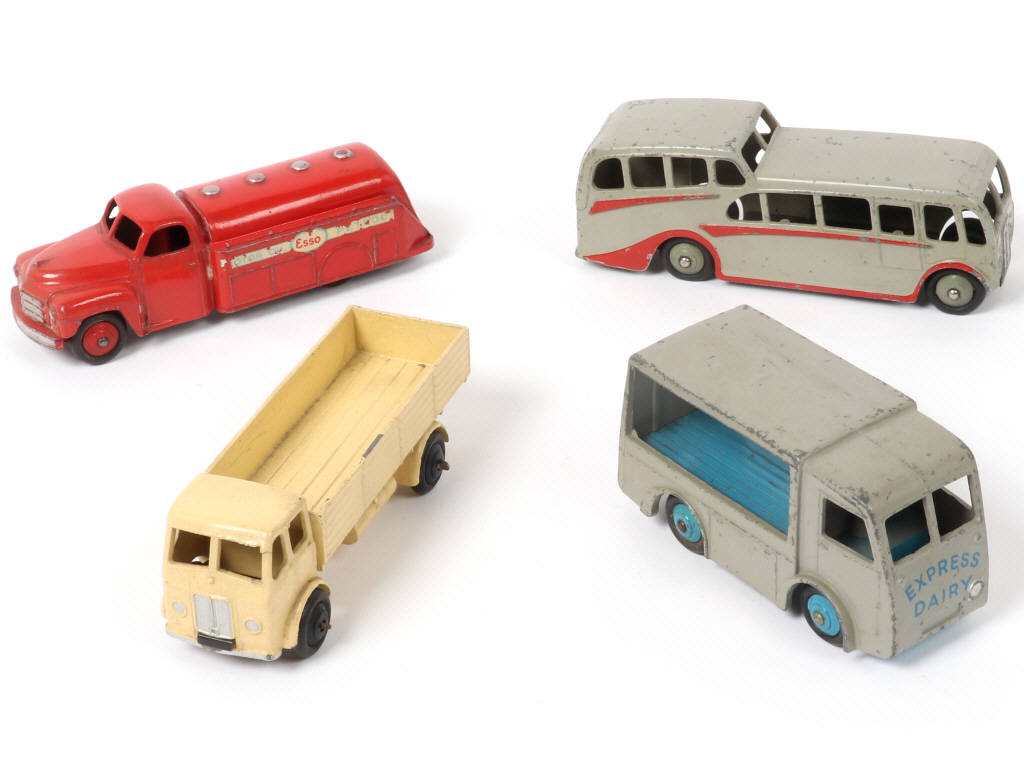 Lot 402 - DINKY TOYS (GB) (4)
