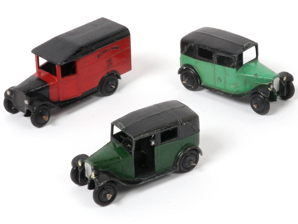 Lot 384 - DINKY TOYS (GB) (3)