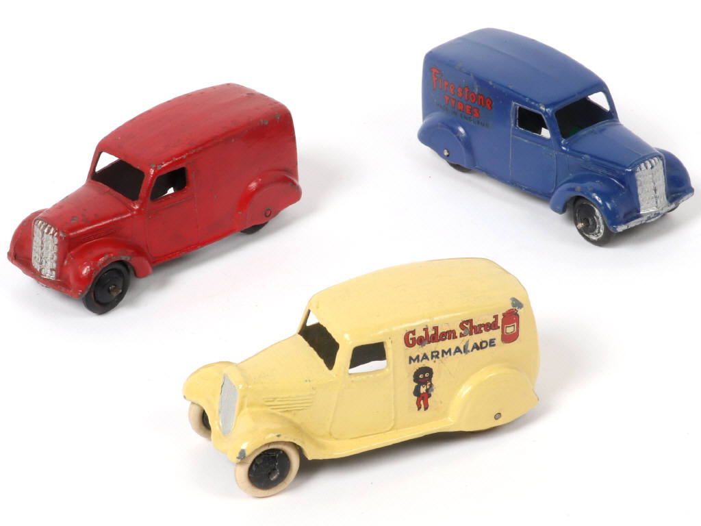 Lot 385 - DINKY TOYS (GB) (3)