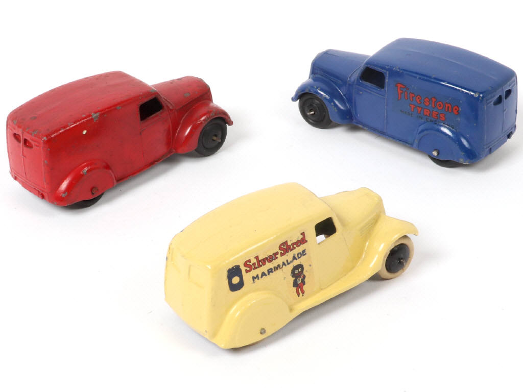 Lot 385 - DINKY TOYS (GB) (3)