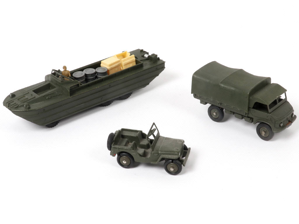 Lot 435 - DINKY TOYS (FRANCE) (3)