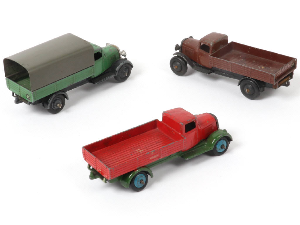 Lot 387 - DINKY TOYS (GB) (3)