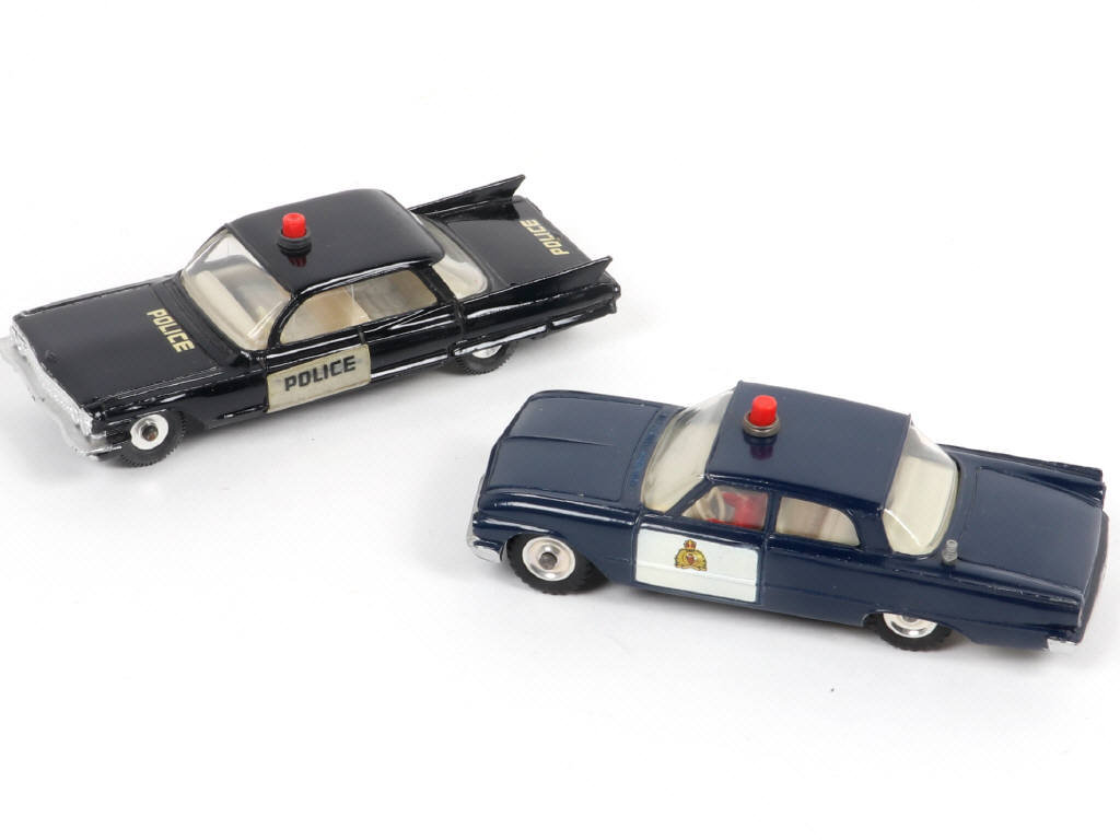 Lot 361 - DINKY TOYS (GB) (2)