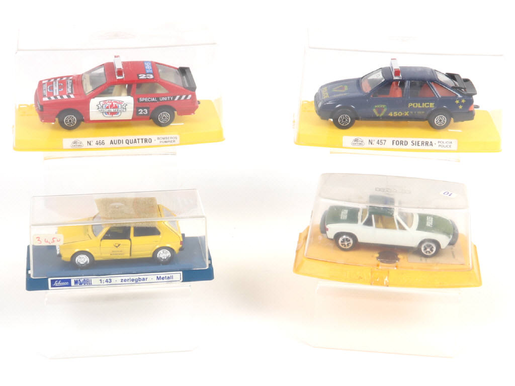 Lot 42 - DIVERS (4)