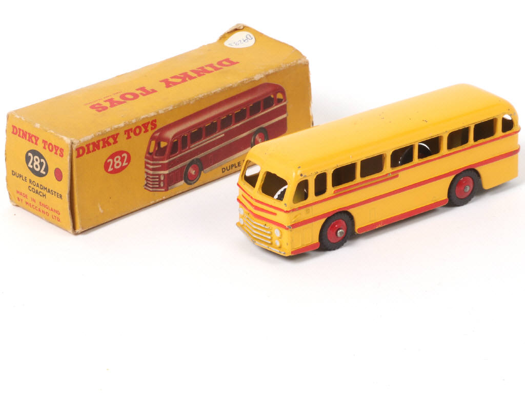 Lot 328 - DINKY TOYS (GB) (1)