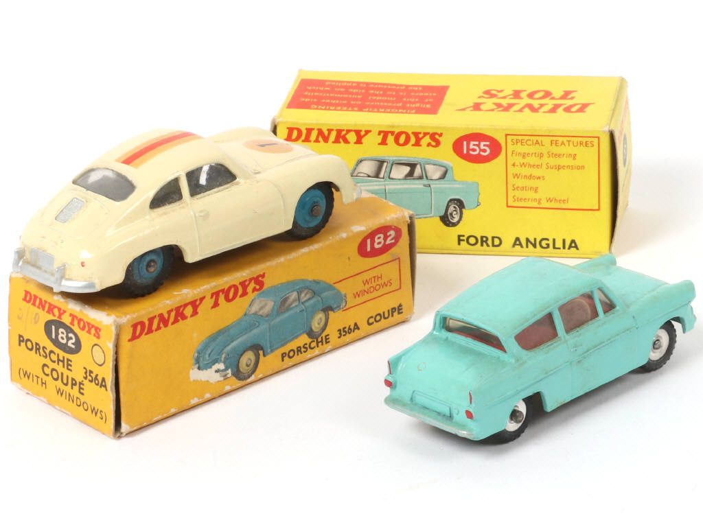 Lot 376 - DINKY TOYS (GB) (2)