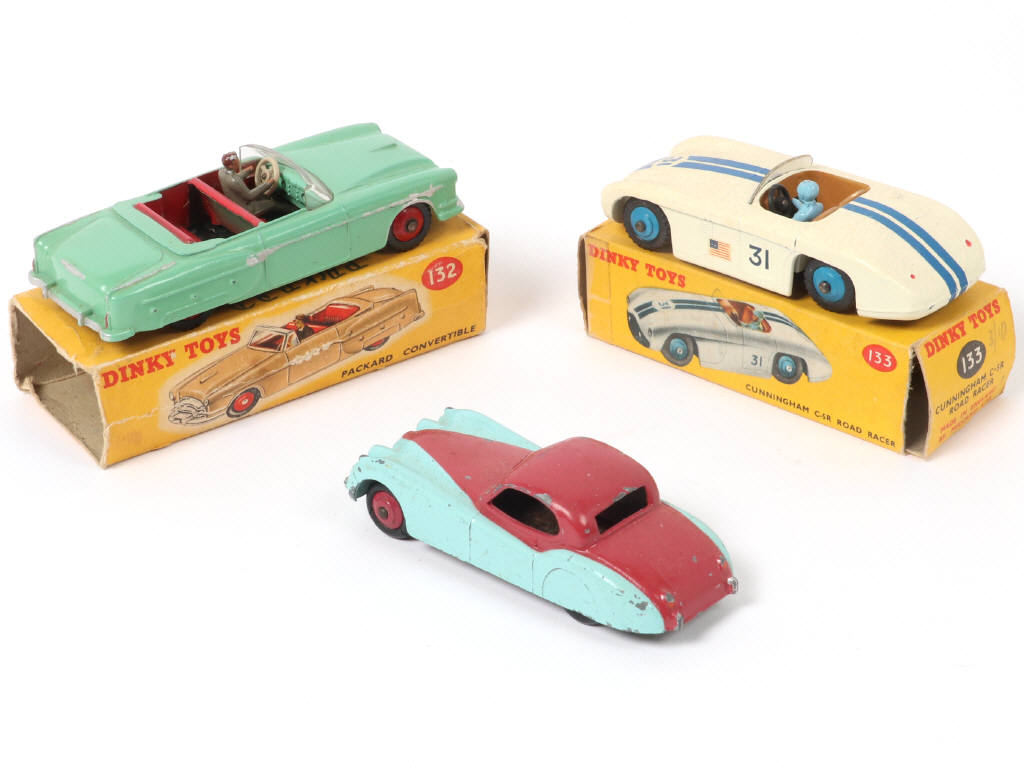 Lot 390 - DINKY TOYS (GB) (3)