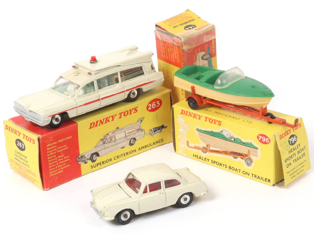 Lot 391 - DINKY TOYS (GB) (3)