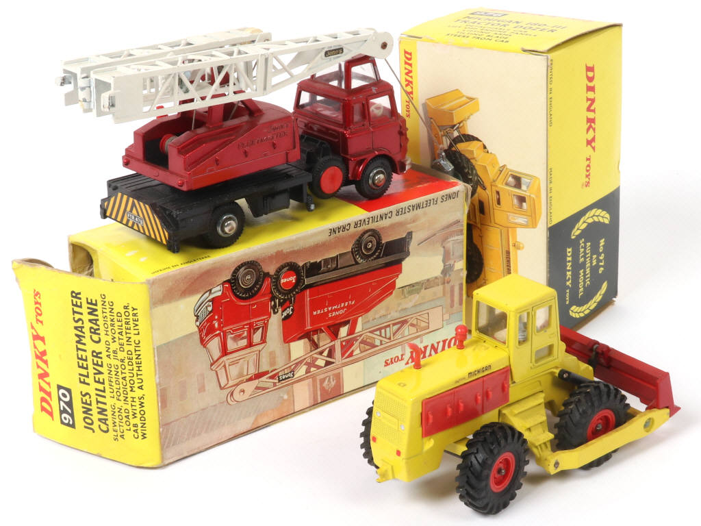 Lot 379 - DINKY TOYS (GB) (2)