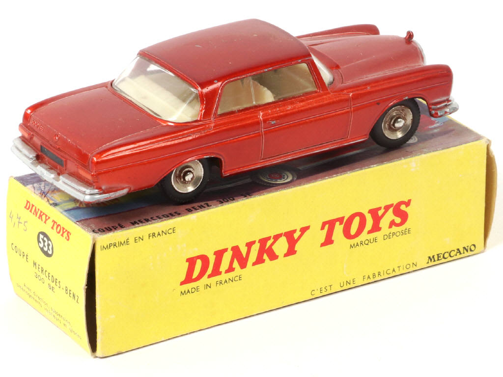 Lot 423 - DINKY TOYS (FRANCE) (1)