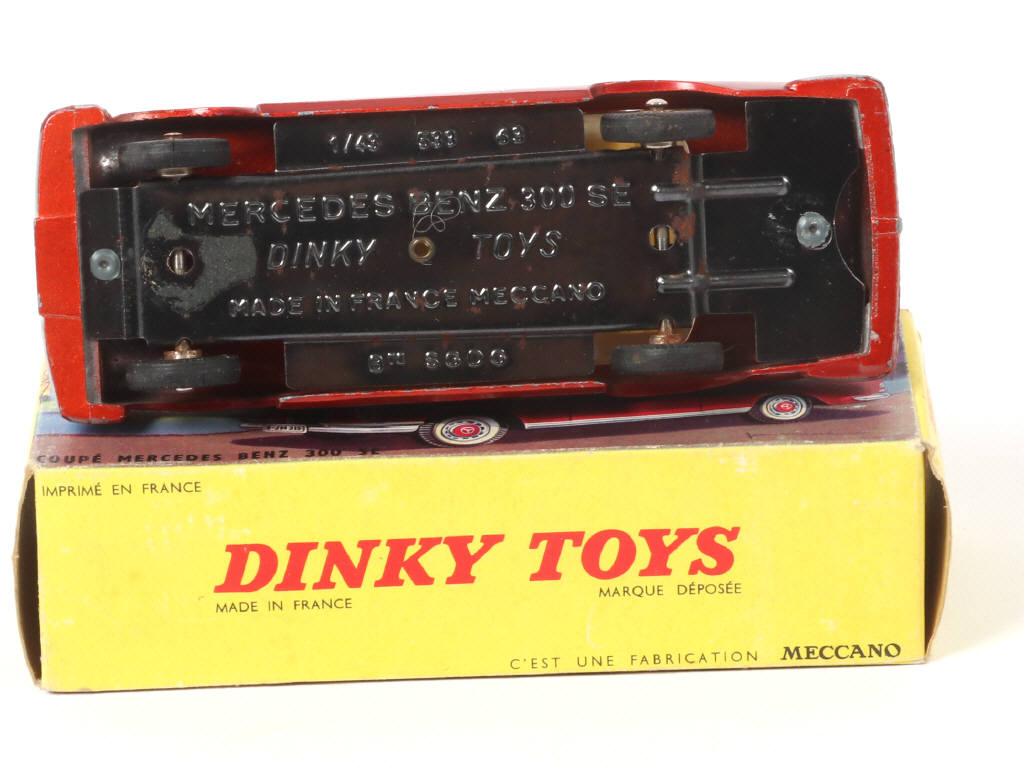 Lot 423 - DINKY TOYS (FRANCE) (1)