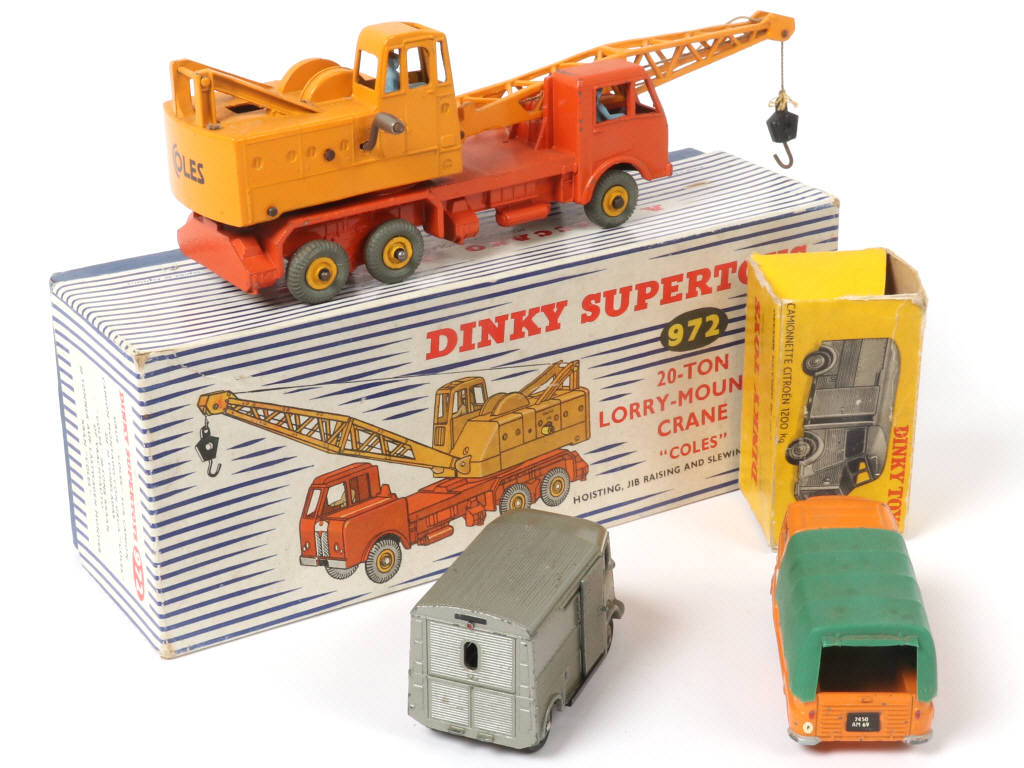 Lot 393 - DINKY TOYS (GB) (3)