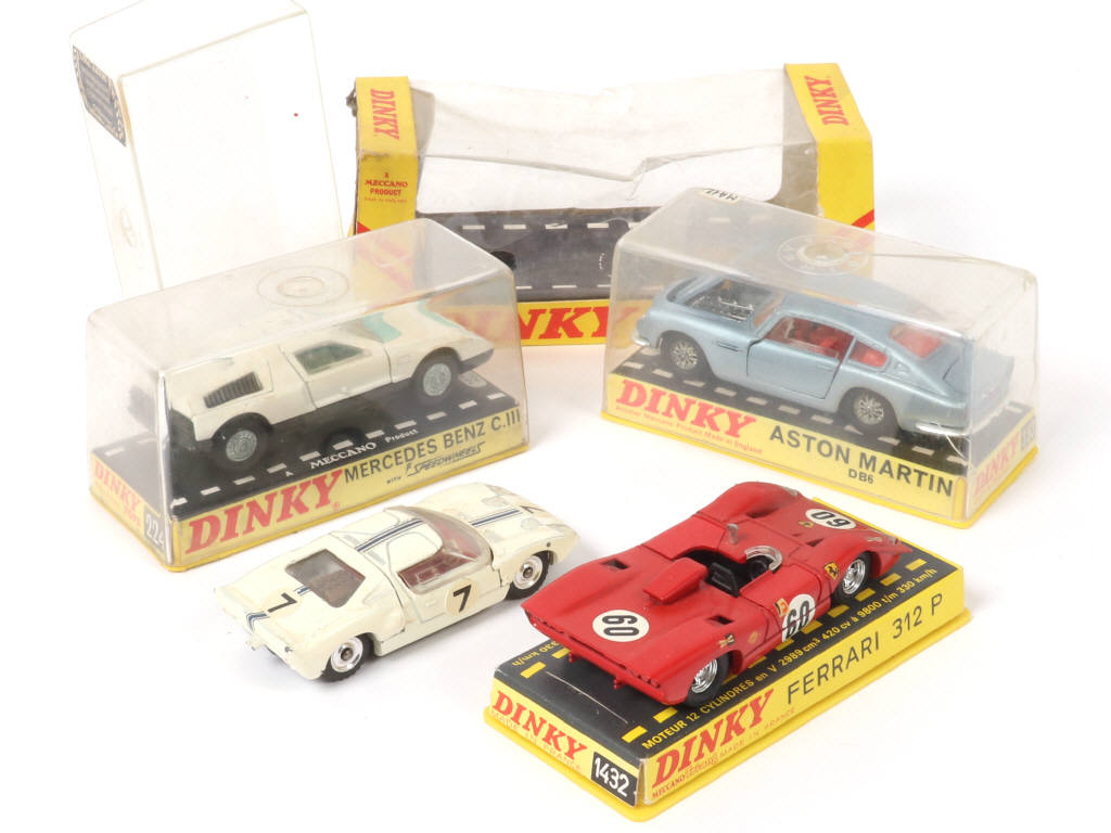 Lot 398 - DINKY TOYS (GB) (4)