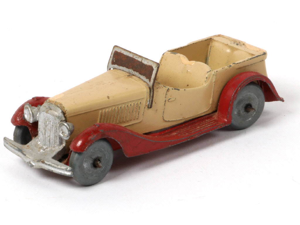 Lot 221 - DINKY TOYS (FRANCE) (1)