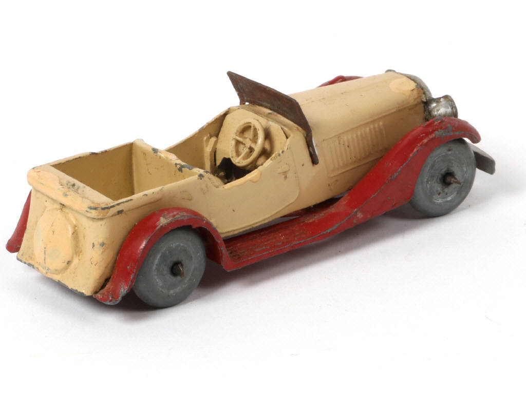 Lot 221 - DINKY TOYS (FRANCE) (1)