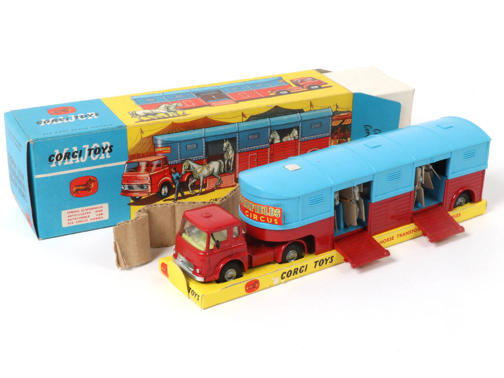 Lot 165 - CORGI TOYS (GB) (1)