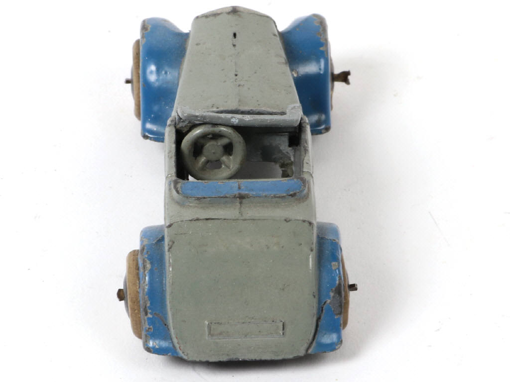 Lot 215 - DINKY TOYS (FRANCE) (1)