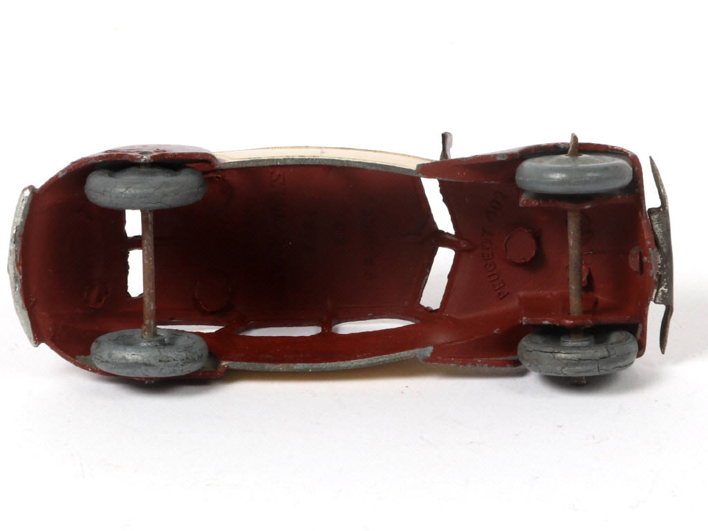 Lot 229 - DINKY TOYS (FRANCE) (1)