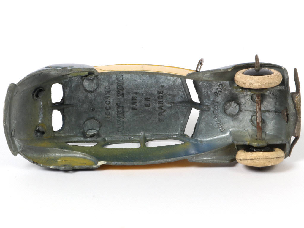 Lot 227 - DINKY TOYS (FRANCE) (1)