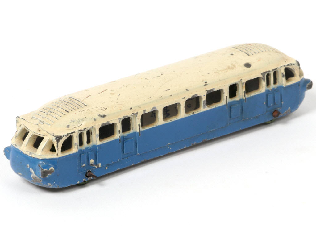 Lot 214 - DINKY TOYS (FRANCE) (1)