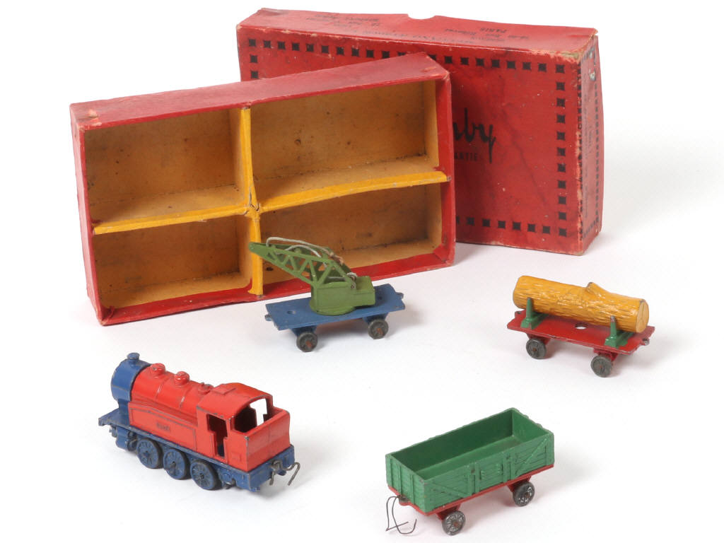 Lot 211 - DINKY TOYS (FRANCE) (1)
