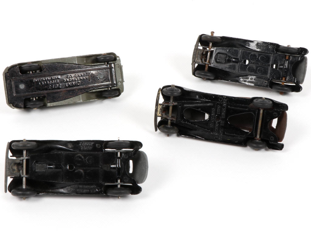 Lot 327 - DINKY TOYS (GB) (4)