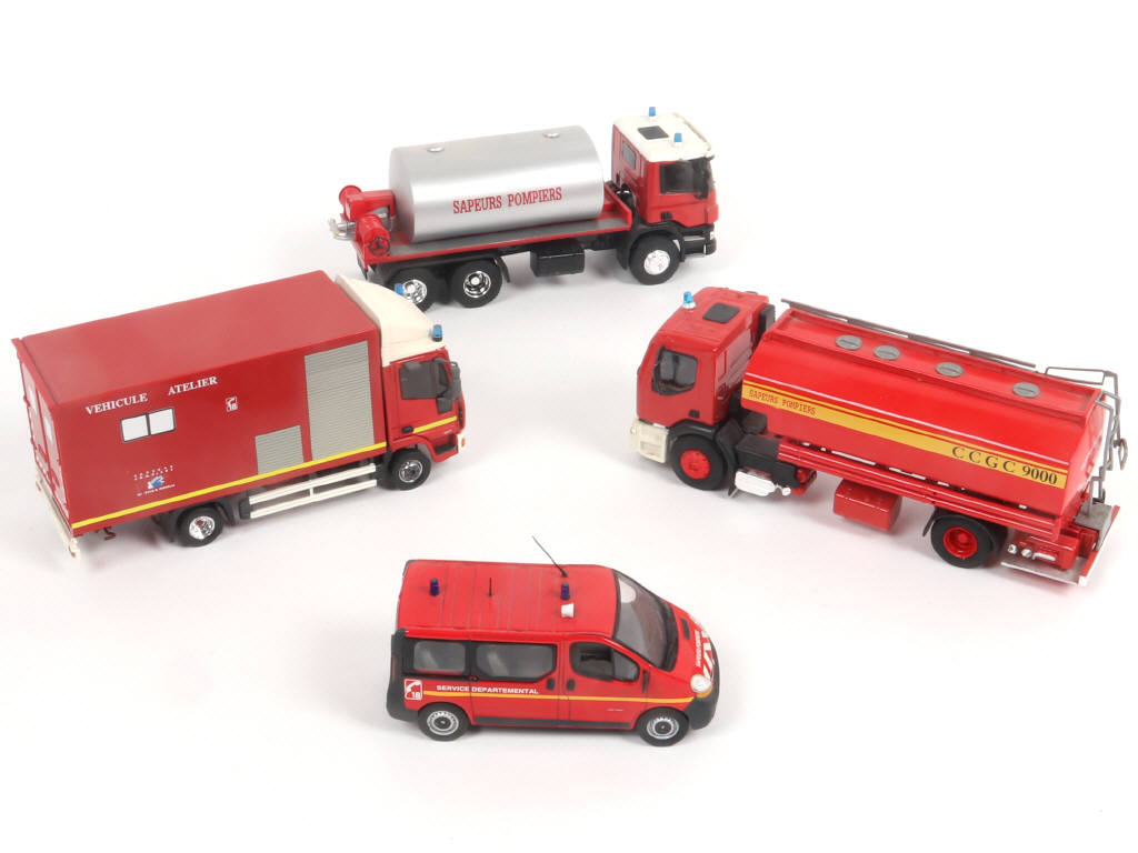 Lot 78 - DIVERS (4)