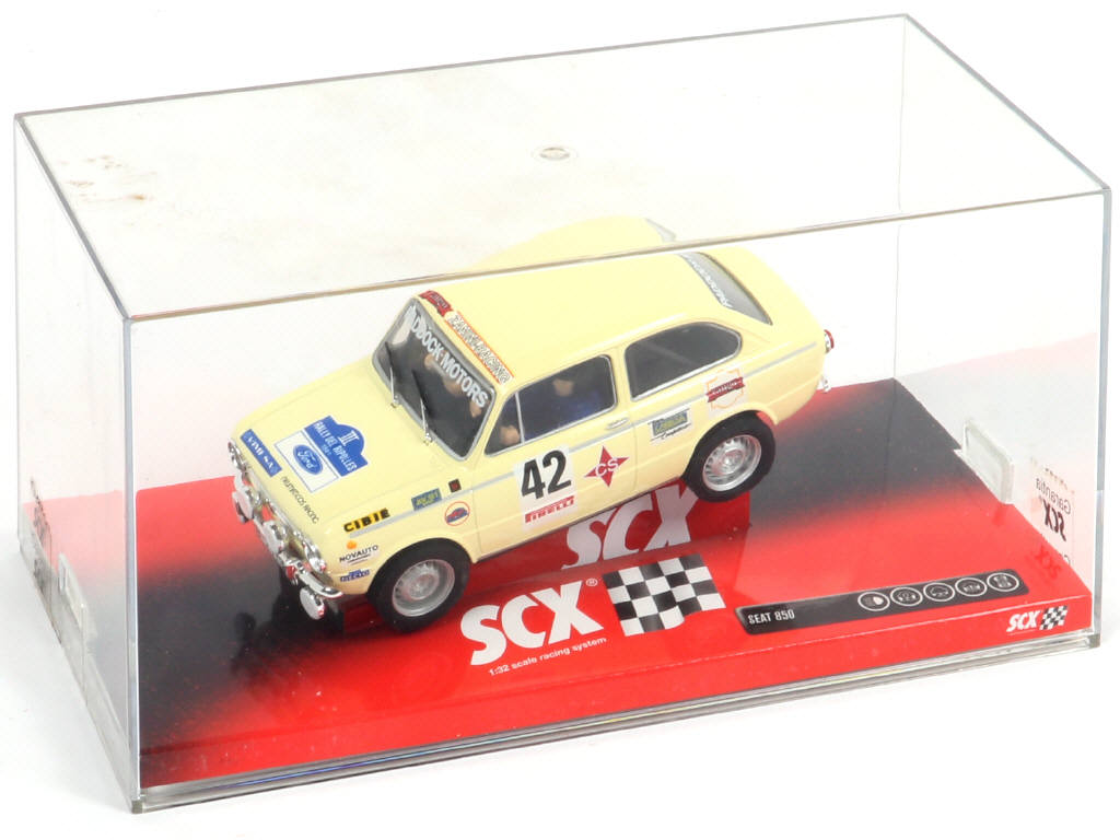 Lot 15 - SCALEXTRIC (GB) (1)