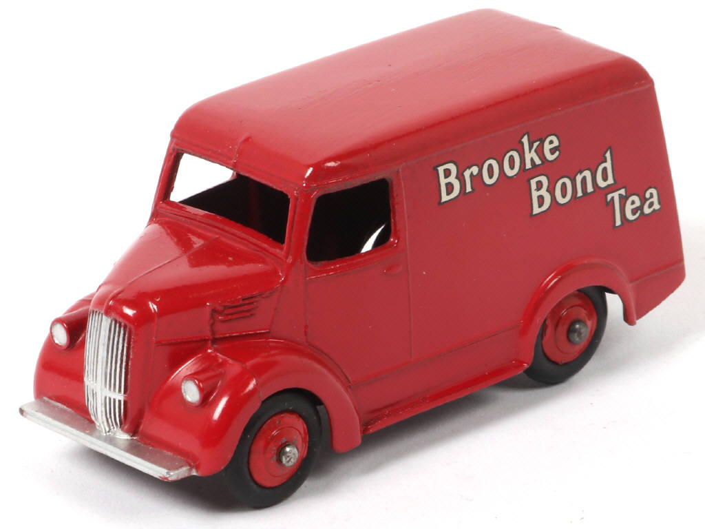 Lot 303 - DINKY TOYS (GB) (1)