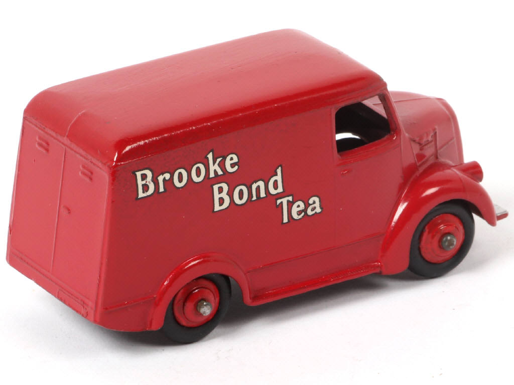 Lot 303 - DINKY TOYS (GB) (1)