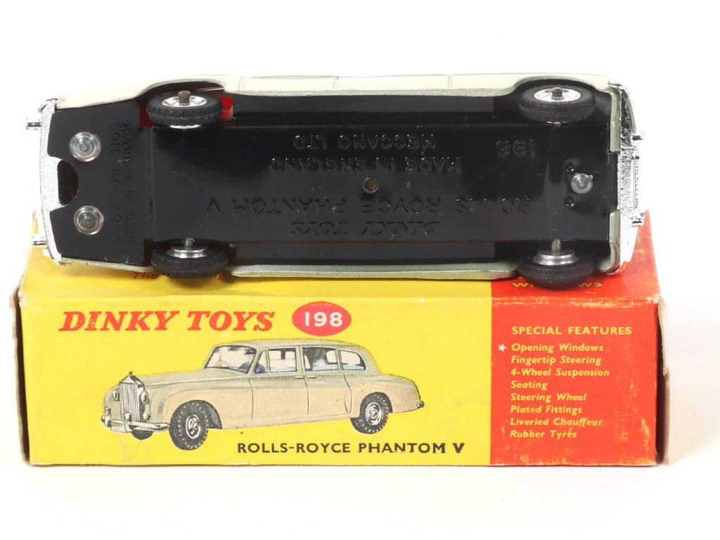 Lot 320 - DINKY TOYS (GB) (1)