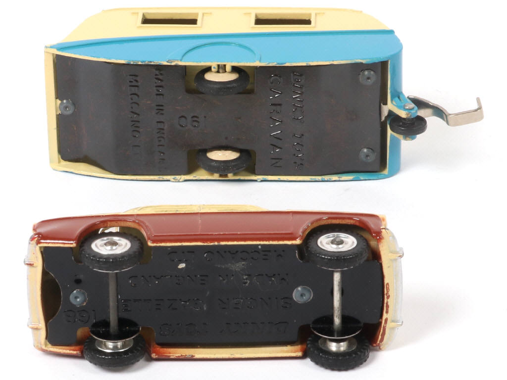 Lot 325 - DINKY TOYS (GB) (2)