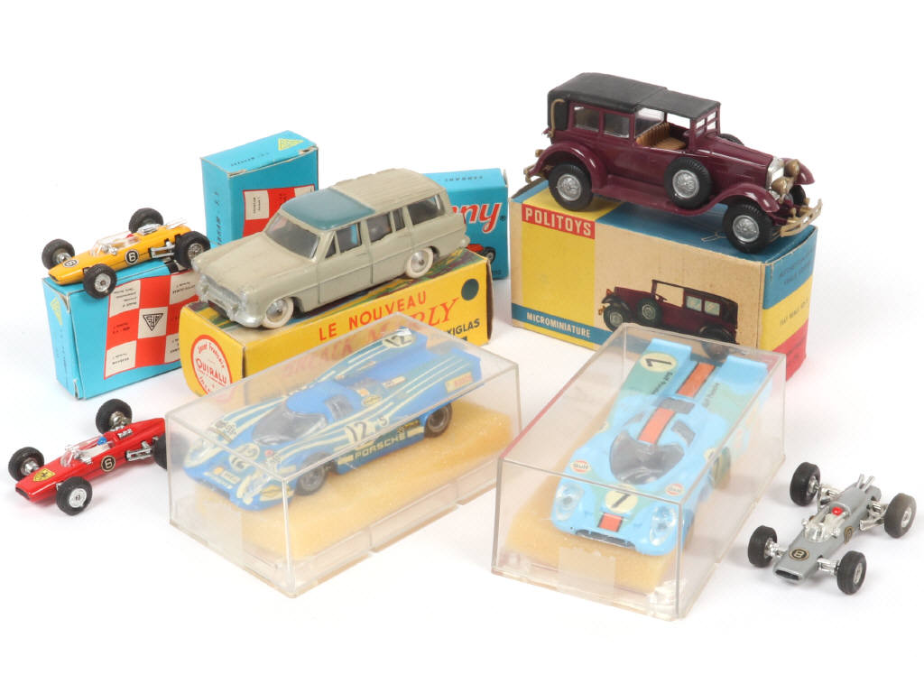 Lot 54 - DIVERS (7)