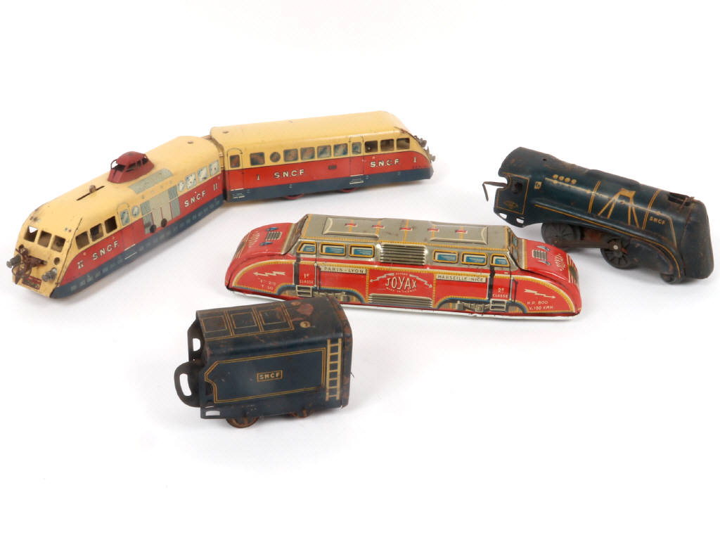 Lot 23 - DIVERS (4)